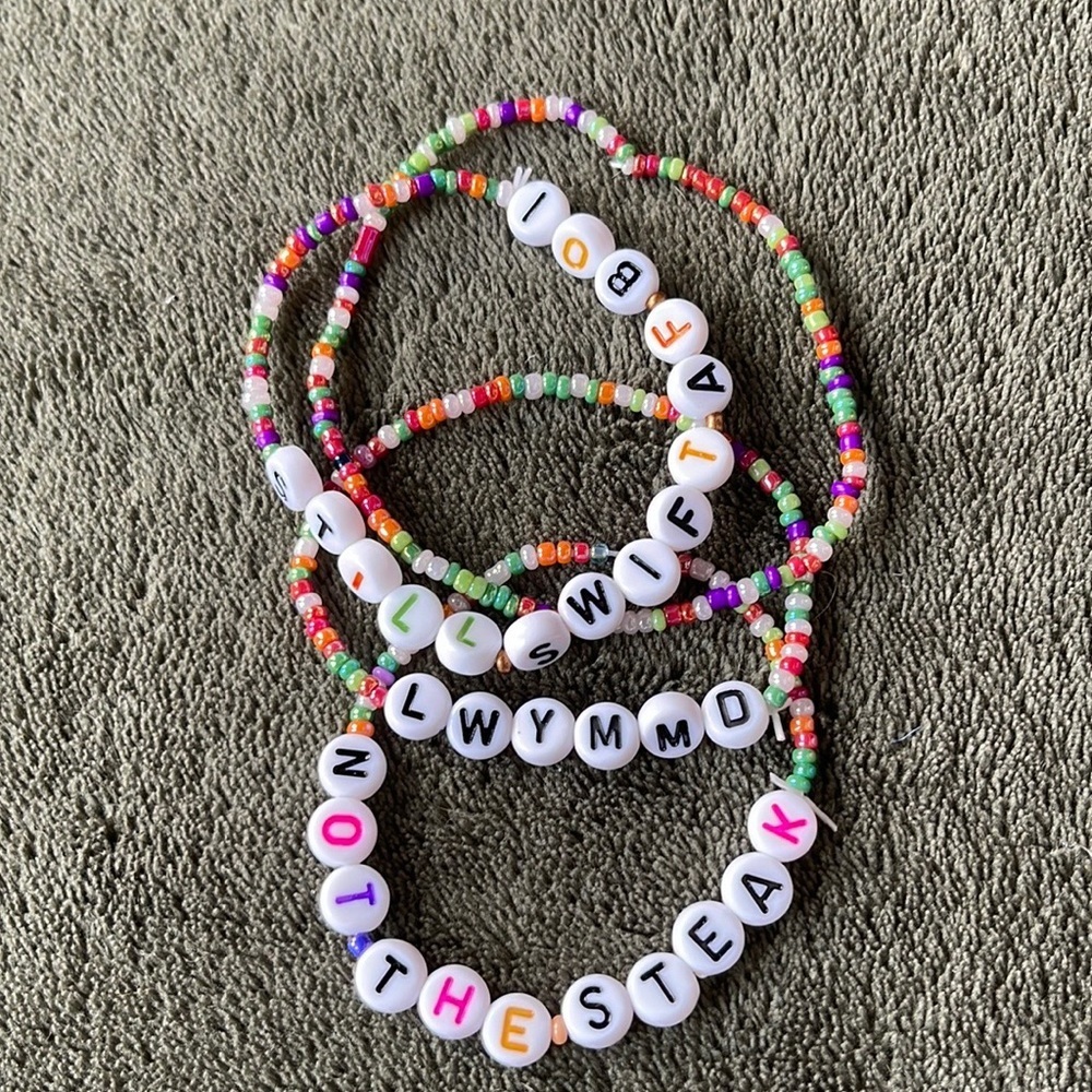 Pack of 13 Friendship Bracelets for Trading—10/13 Eras Movie Premiere Special - Picture 9 of 13